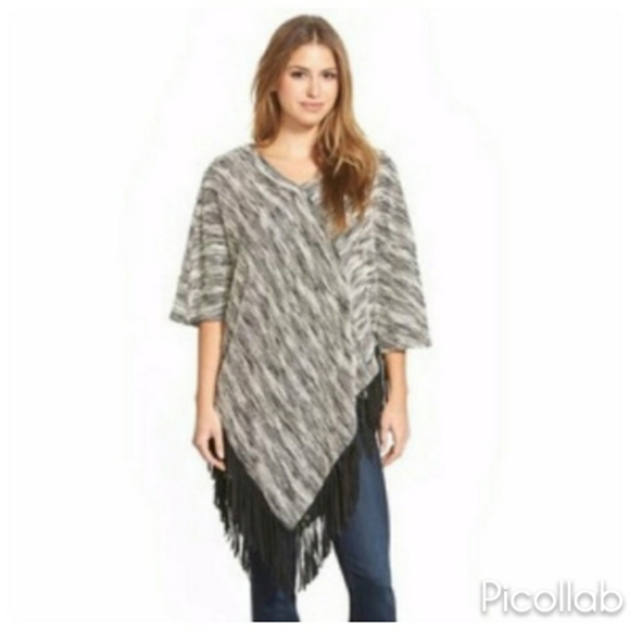 Two by Vince Camuto Fringed Poncho - Picture 2 of 9